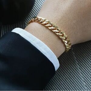 Gold tone men/woman gold color bracelet